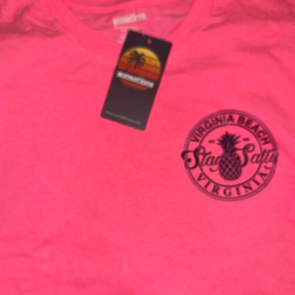 Virginia Beach T-shirt -  NWT 🤩 - Picture 2 of 2